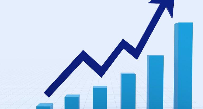 Graphique en barres et fleche ascendante illustrant une trajectoire et un point d'inflexion